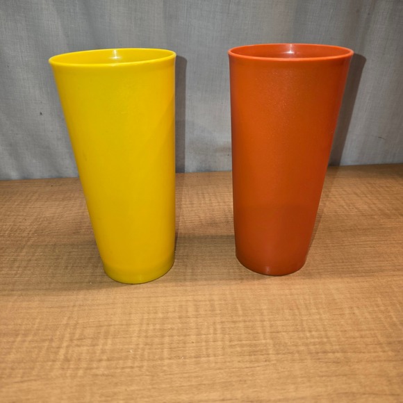 2 Vintage Tupperware Beverage Tumblers Drinking Glasses 1348 16oz Orange Yellow - Picture 1 of 7